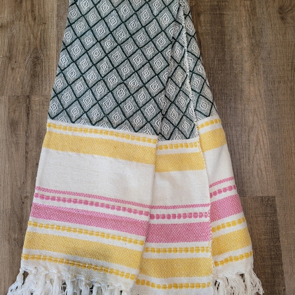 Geometric Patterned Throw Blanket 100 Cotton - Picture 1 of 5